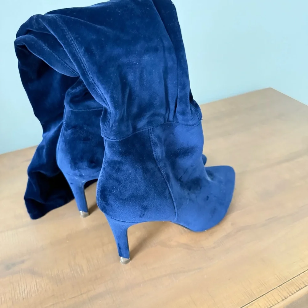 Elegant Blue Suede Knee-High Boots - Picture 2 of 3